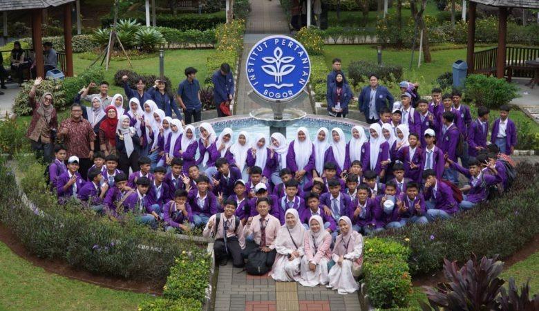 Kelas X PPLG SMK Al-Hafidz Belajar Inovasi dan Rekayasa Perangkat Lunak di IPB University